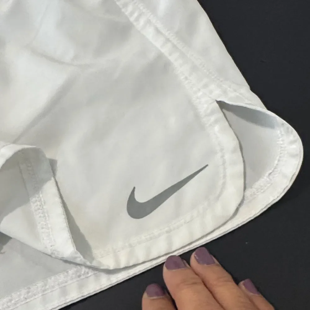 Nike Women's Light Gray Athletic Shorts Size Small Petite